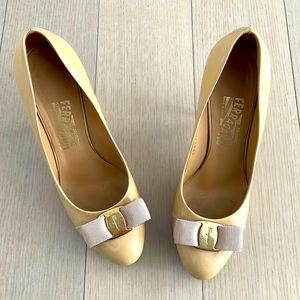 Ferragamo Nude Classic Patent Leather Pumps with Bow - Size 8